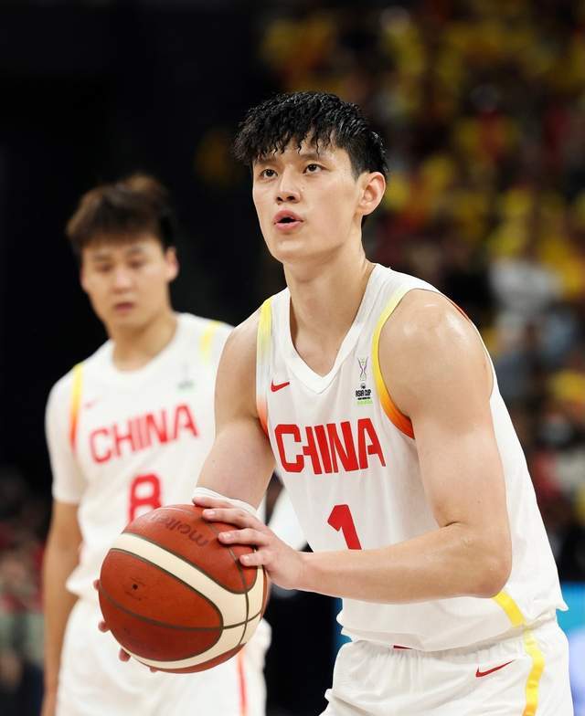 包含中国男篮将去西班牙拉练杨瀚森打夏联曾凡博康复的词条