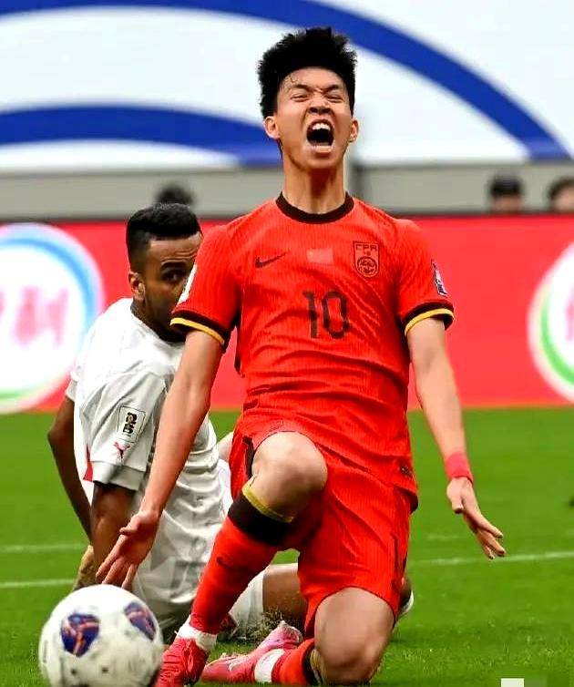 难堪又难看!新周期国足首战活在自己世界