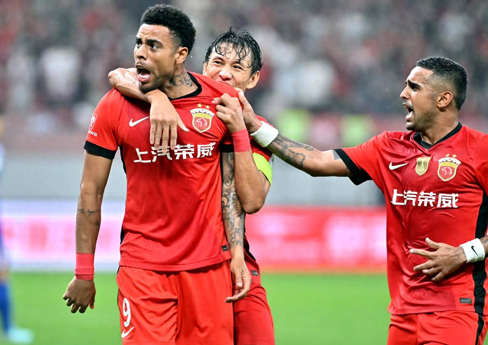 中超-李新翔传射蒯纪闻助攻海港3-0英博