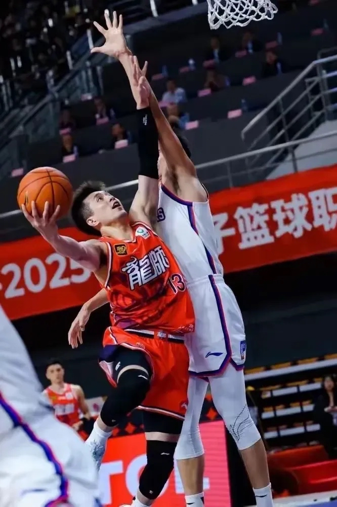 关于郭艾伦NBA夏季联赛集锦：对阵国王砍下20分5助攻的信息