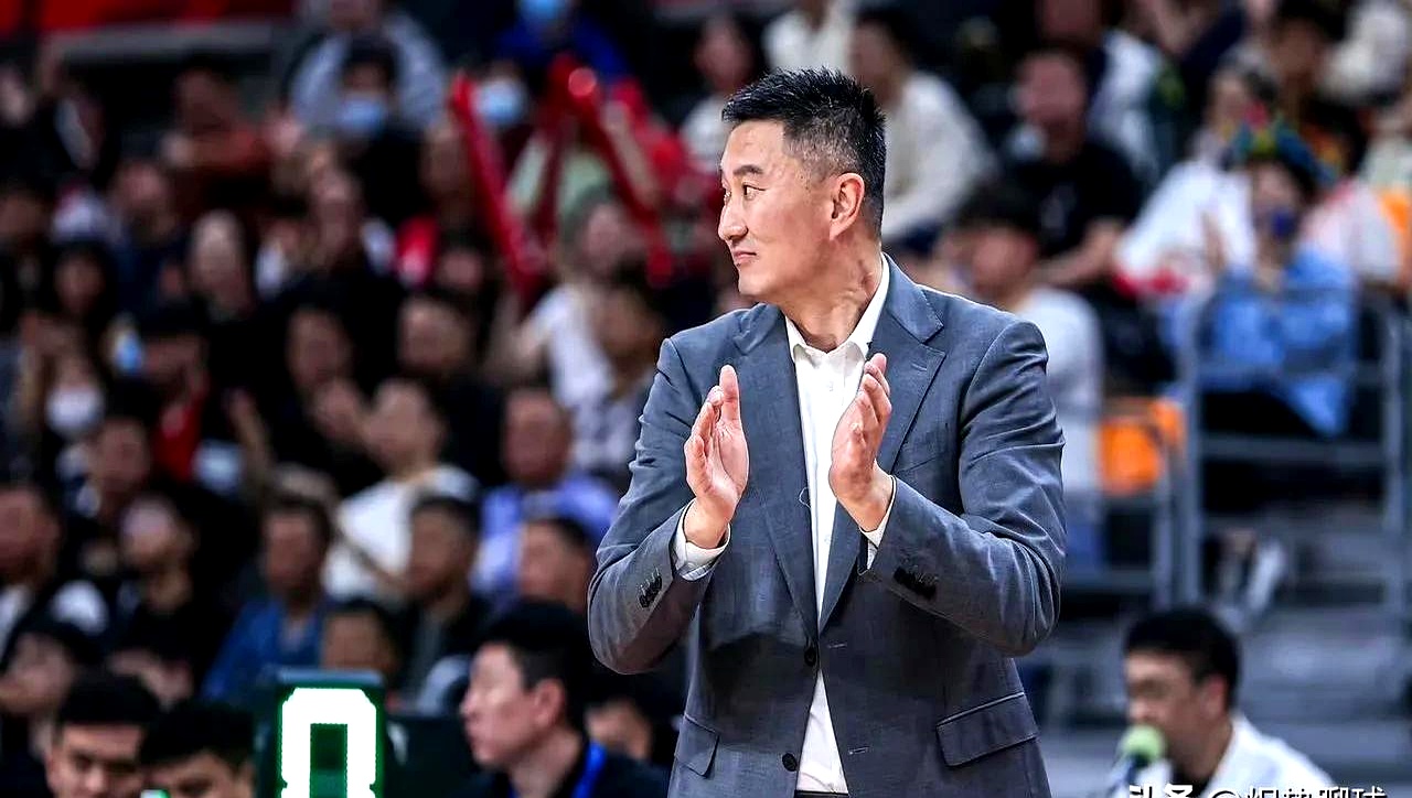 能否成功留队？前广东宏远冠军内线合同到期，季后赛曾单场砍17+8