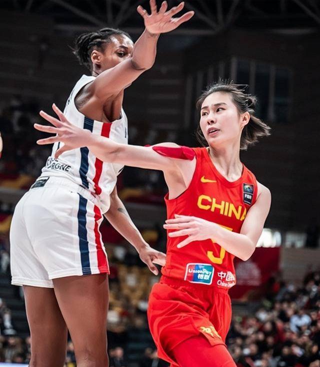 包含中国女篮上场三分26%+罚球25中12，本场三分40%+罚球11中11的词条