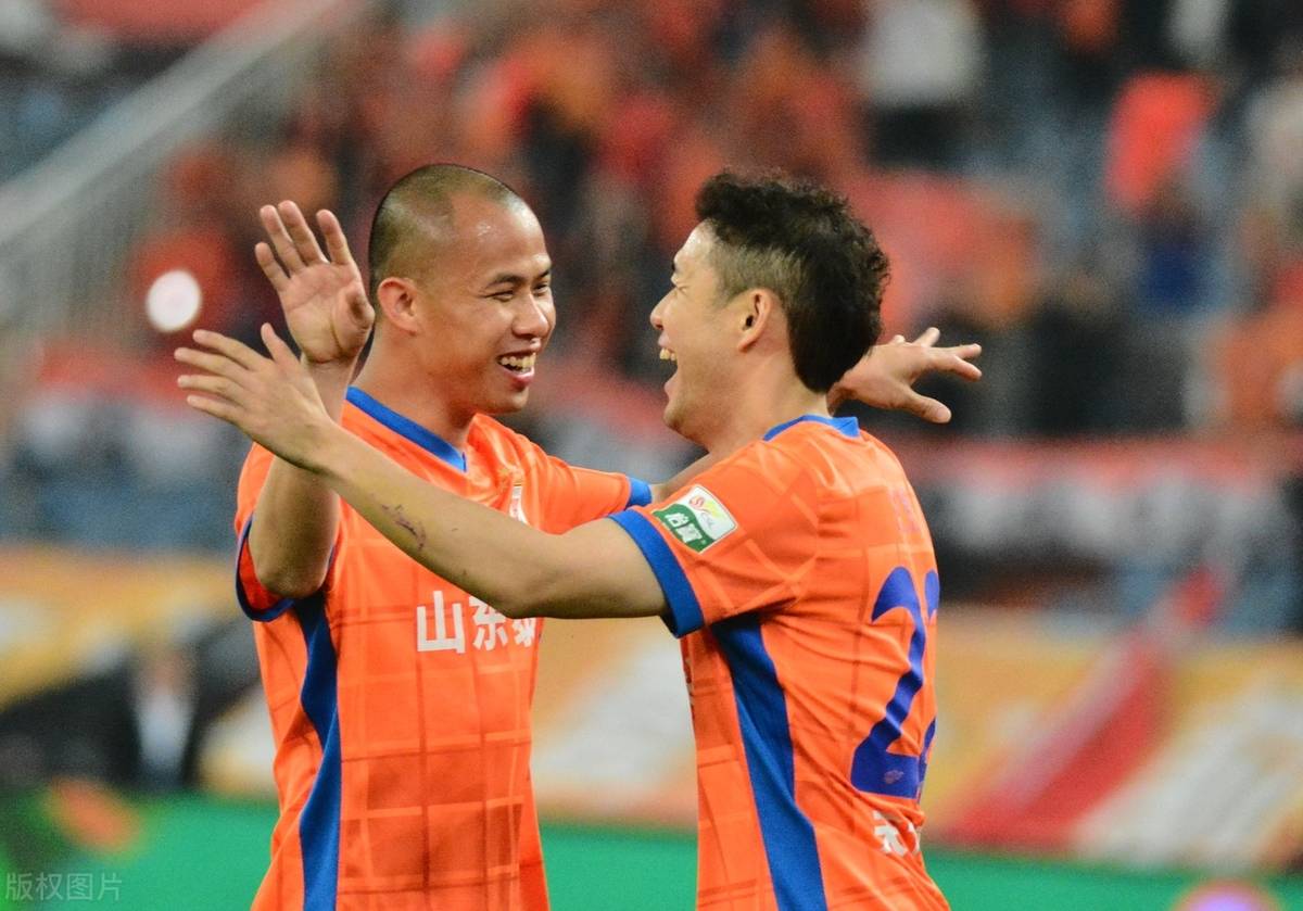 东亚杯-黄政宇首球国足两中门框1-0中国香港获季军